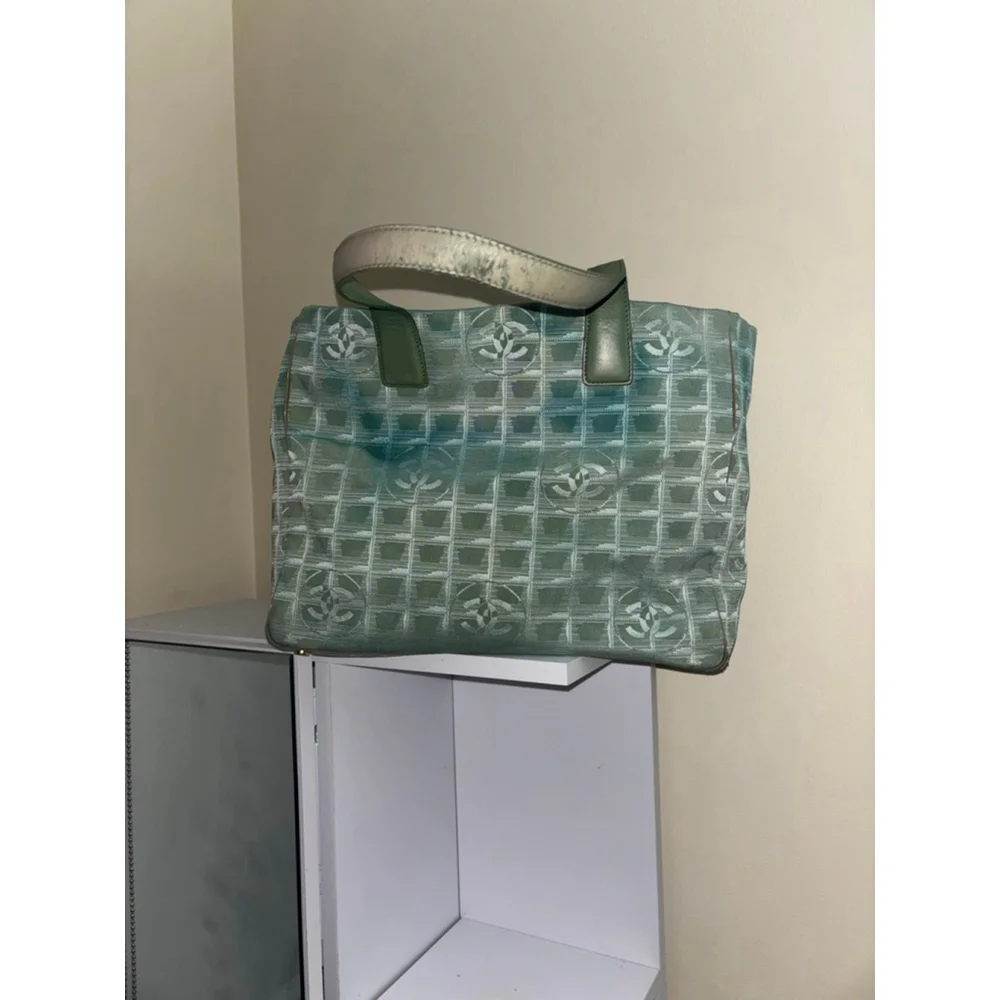 Women's Chanel Green New Travel Line Tote Bag One Size - Picture 7 of 17